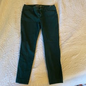 Old navy pixie midrise pant size 4. Color: fir ever